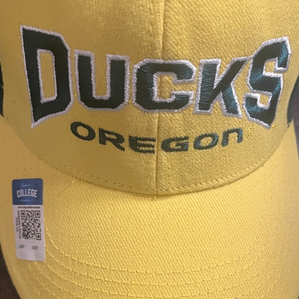 Oregon Ducks Cap, Yellow & green, embroidered